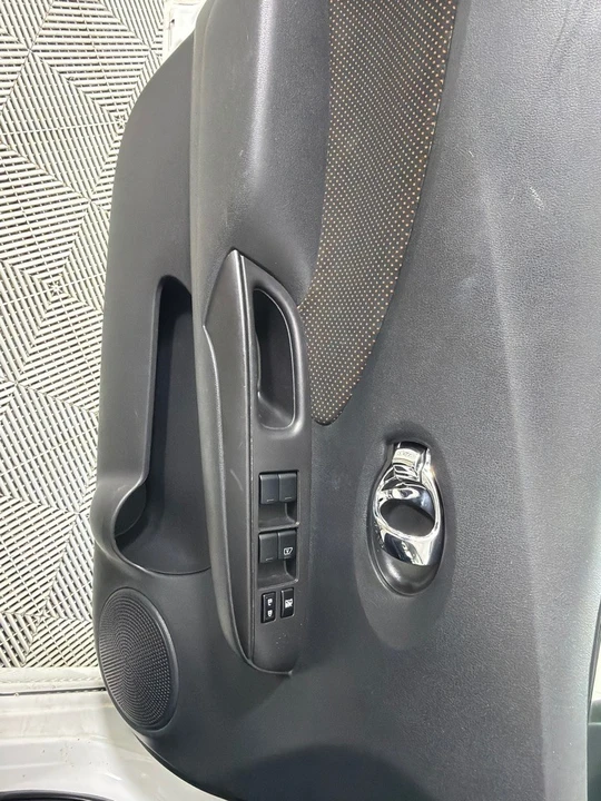 2015 Nissan Versa - Image 11 of 21