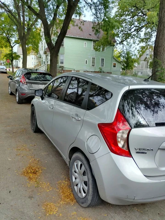 2015 Nissan Versa - Image 4 of 5