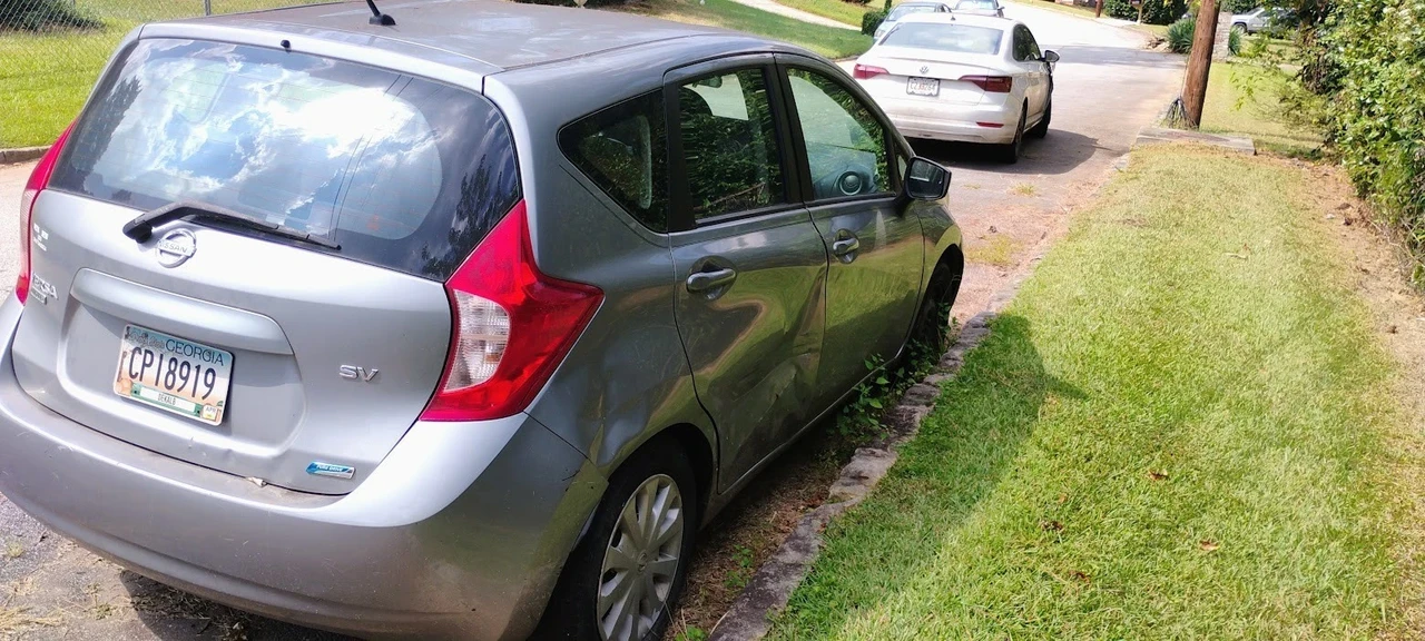 2015 Nissan Versa - Image 4 of 5