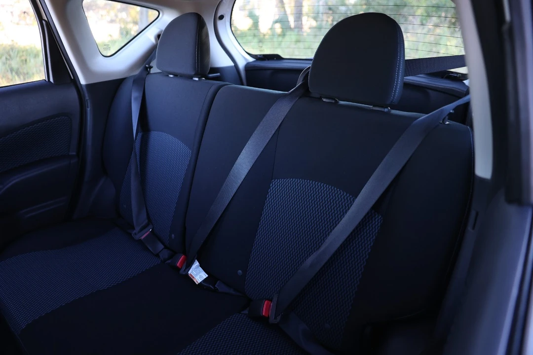 2015 Nissan Versa - Image 8 of 12