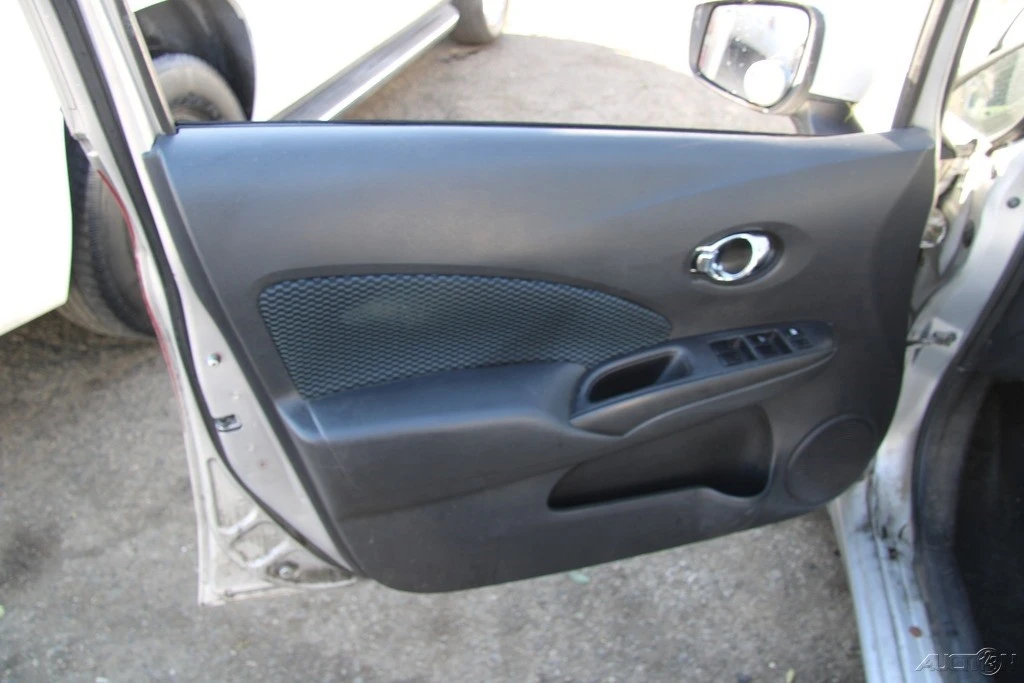 2015 Nissan Versa - Image 10 of 21