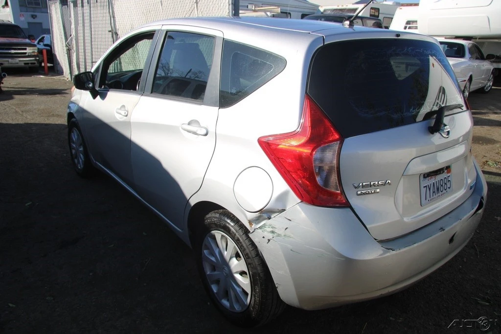 2015 Nissan Versa - Image 4 of 21