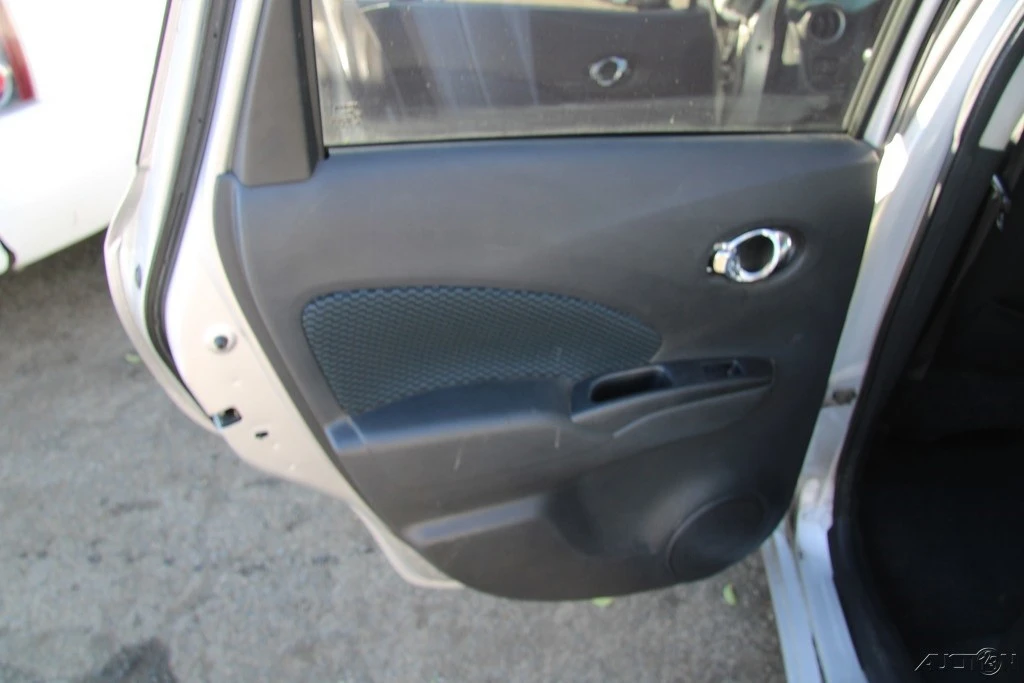 2015 Nissan Versa - Image 17 of 21