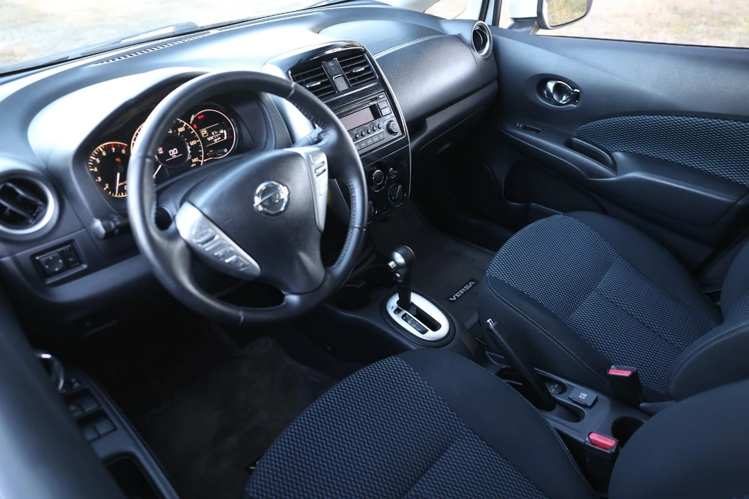 2015 Nissan Versa - Image 4 of 21