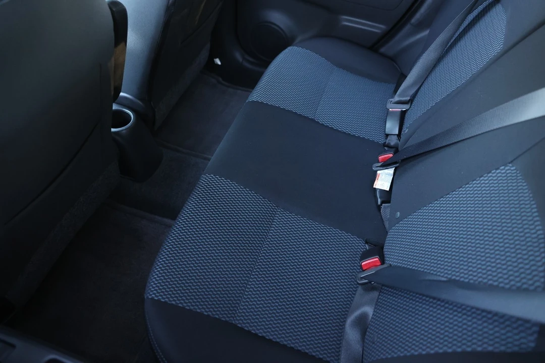 2015 Nissan Versa - Image 10 of 21