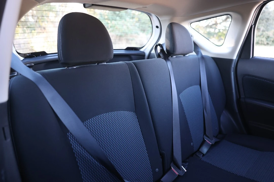 2015 Nissan Versa - Image 14 of 21