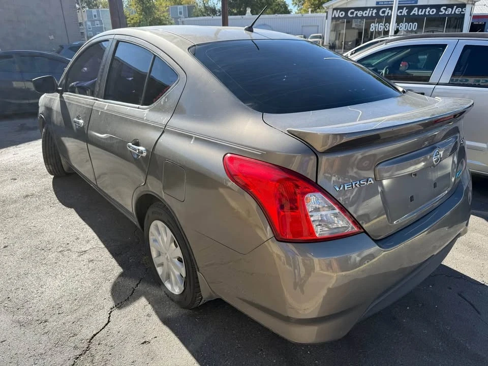 2015 Nissan Versa - Image 4 of 12