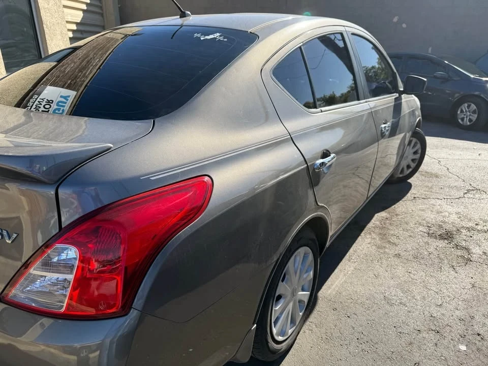 2015 Nissan Versa - Image 6 of 12
