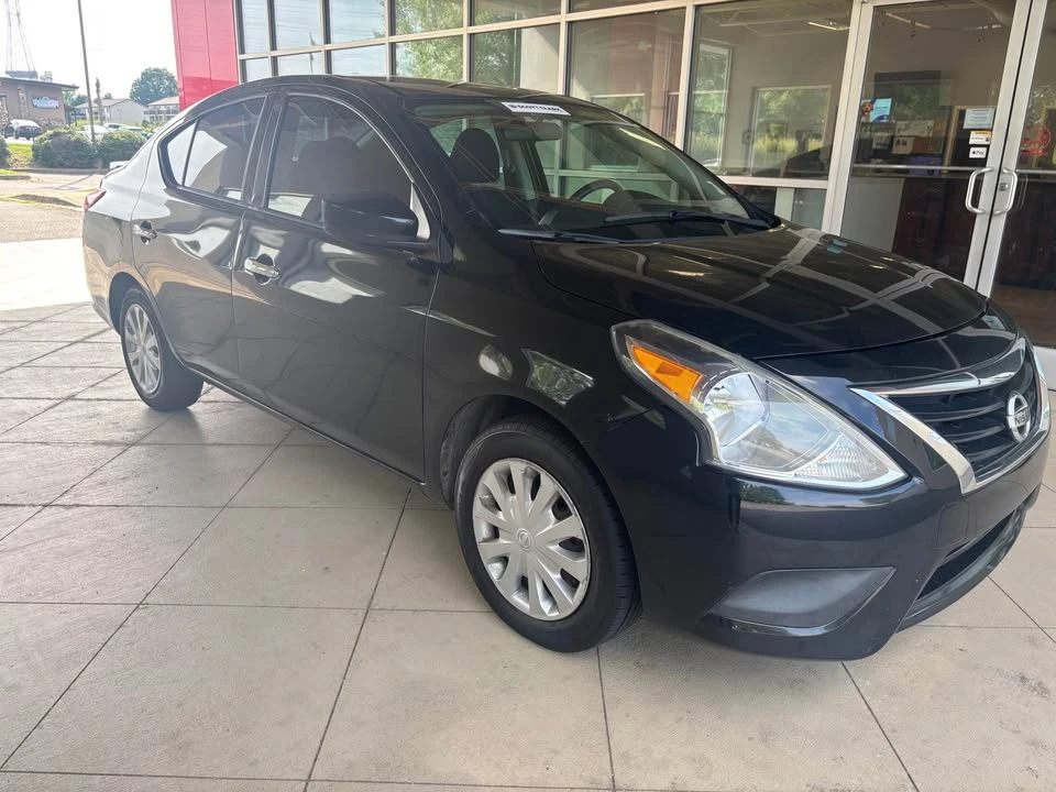 2015 Nissan Versa - Image 2 of 8