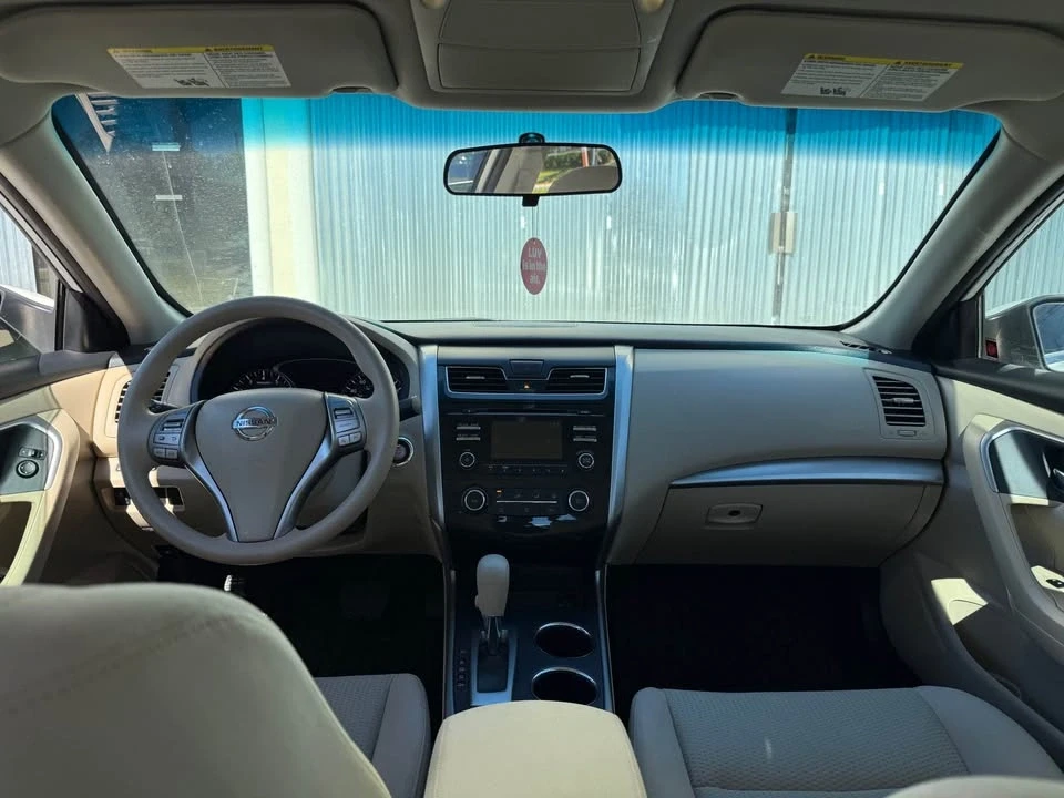 2015 Nissan Versa - Image 9 of 11