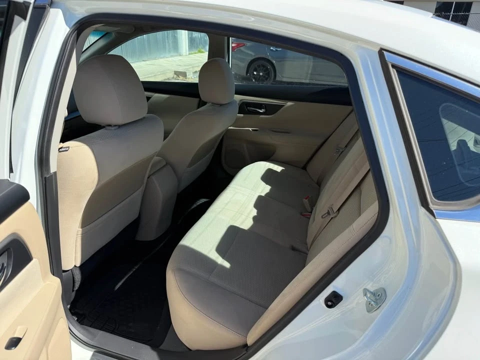 2015 Nissan Versa - Image 7 of 11