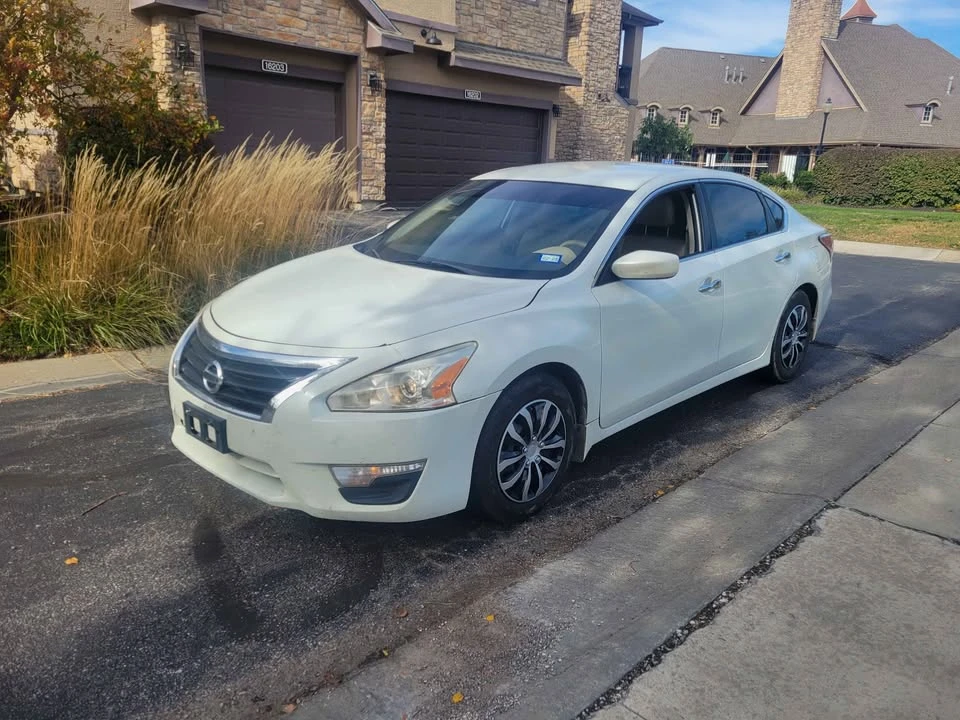 2015 Nissan Altima 5th Gen - Image 3 of 15