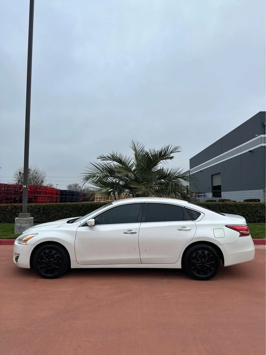2015 Nissan Altima 5th Gen - Image 2 of 12