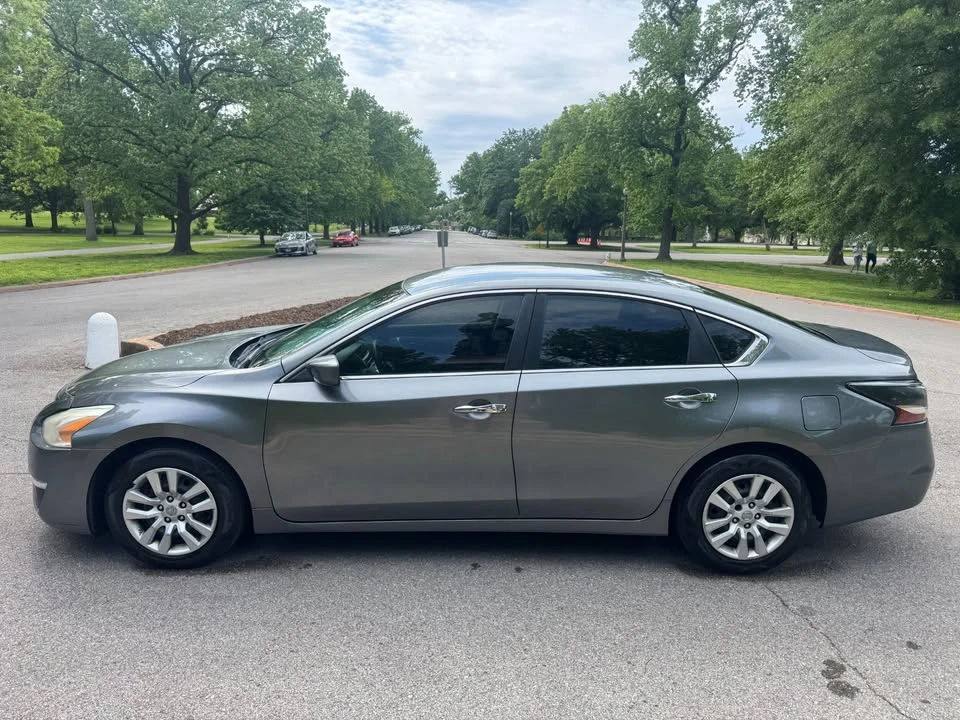 2015 Nissan Altima 5th Gen - Image 2 of 14