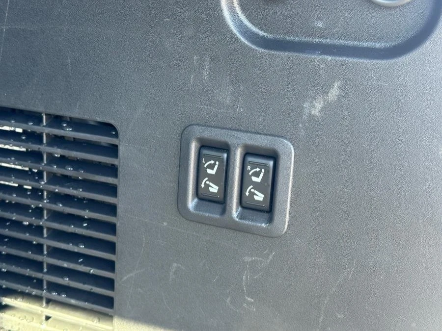 2015 Nissan Armada - Image 17 of 19