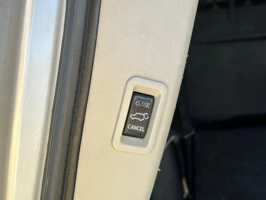 2015 Nissan Armada - Image 16 of 19