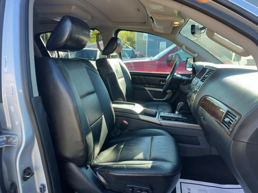 2015 Nissan Armada - Image 10 of 19