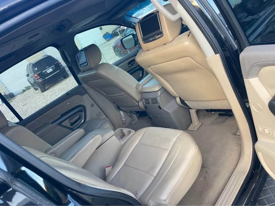2015 Nissan Armada - Image 17 of 18