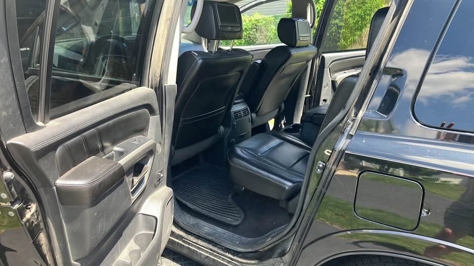 2015 Nissan Armada - Image 4 of 10