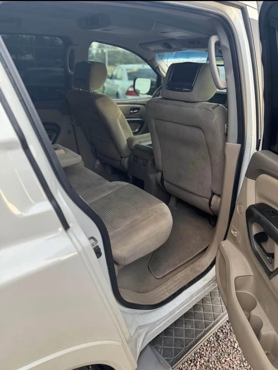 2015 Nissan Armada - Image 9 of 11