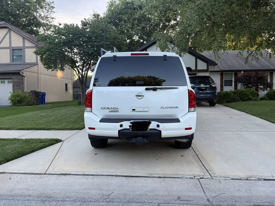 2015 Nissan Armada - Image 4 of 17