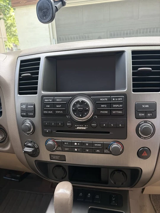 2015 Nissan Armada - Image 15 of 17