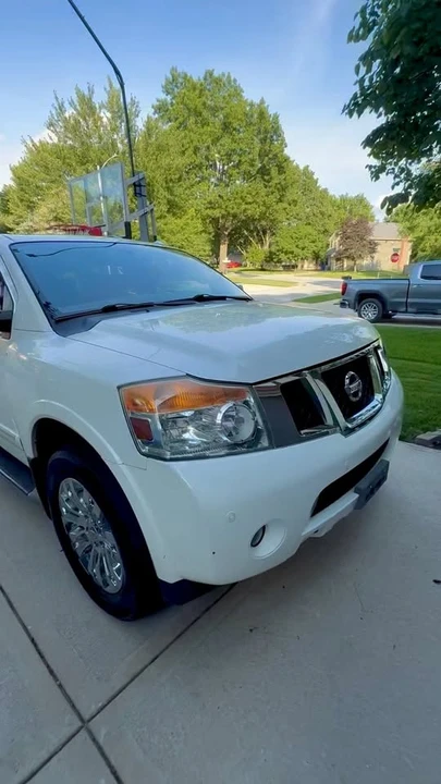 2015 Nissan Armada - Image 9 of 17