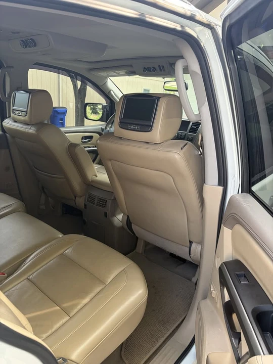 2015 Nissan Armada - Image 14 of 17