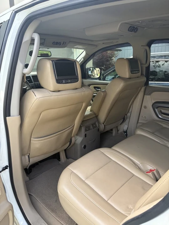 2015 Nissan Armada - Image 13 of 17