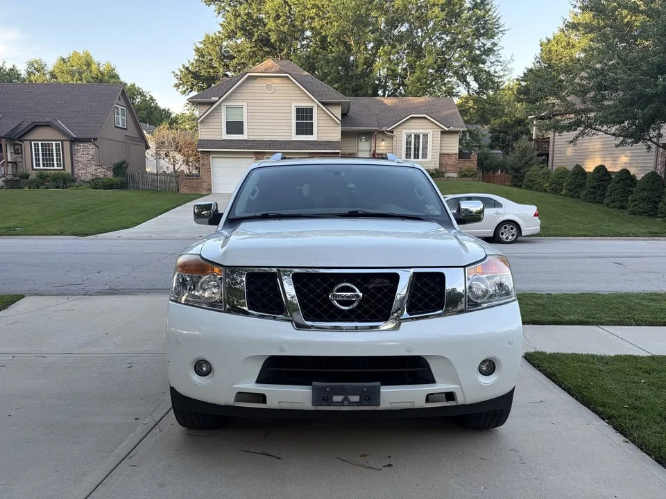 2015 Nissan Armada - Image 8 of 17