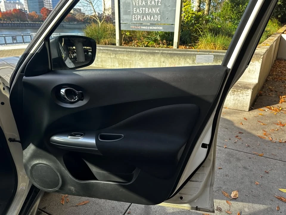 2015 Nissan Juke - Image 13 of 16