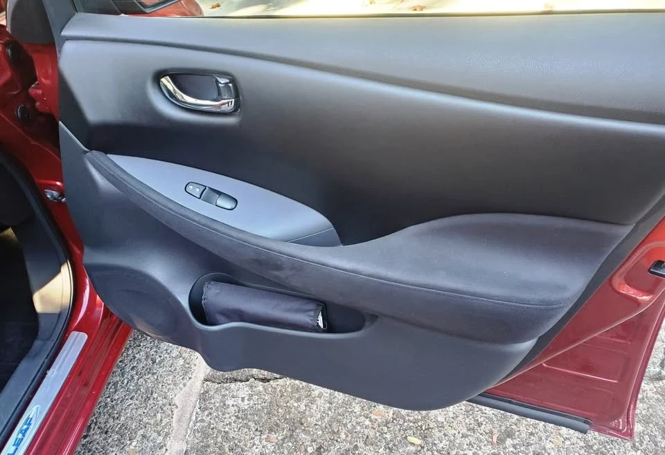 2015 Nissan Leaf - Image 10 of 13