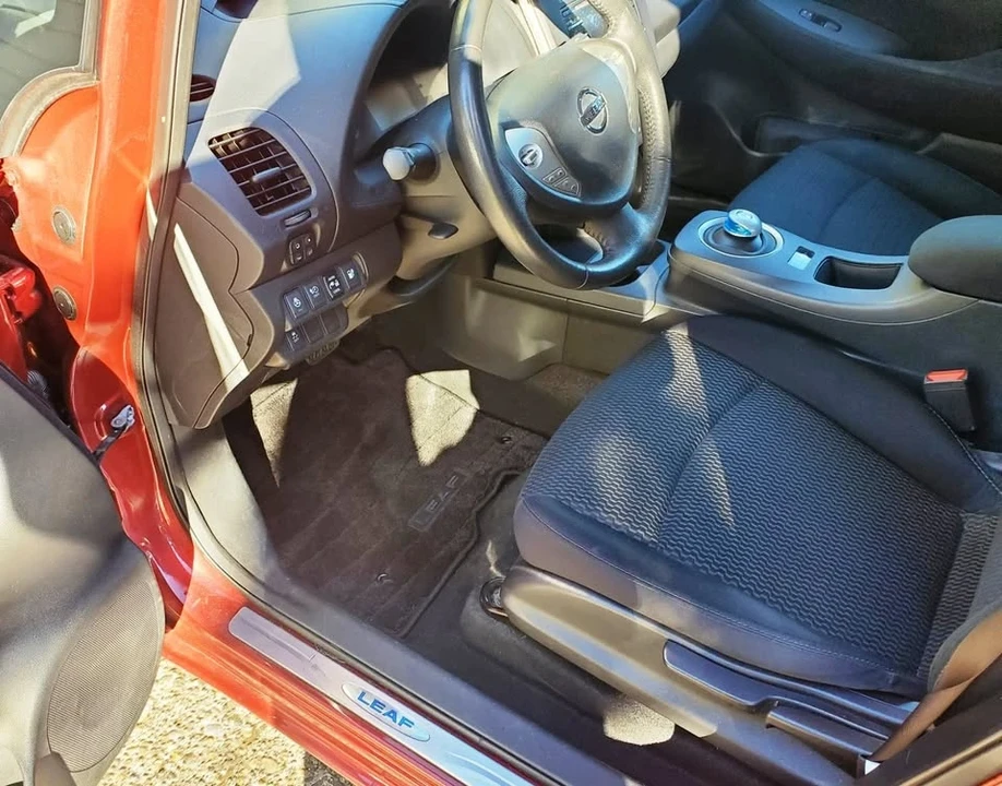 2015 Nissan Leaf - Image 6 of 13