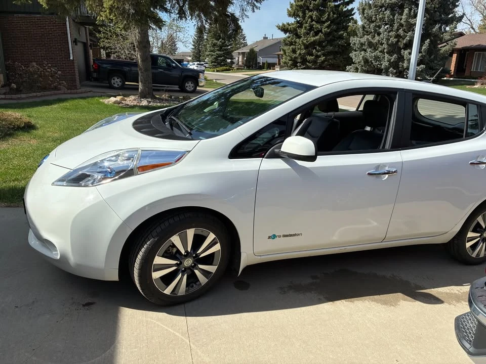 2015 Nissan Leaf - Image 2 of 10