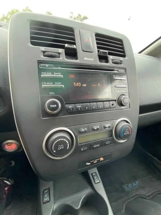 2015 Nissan Leaf - Image 16 of 19
