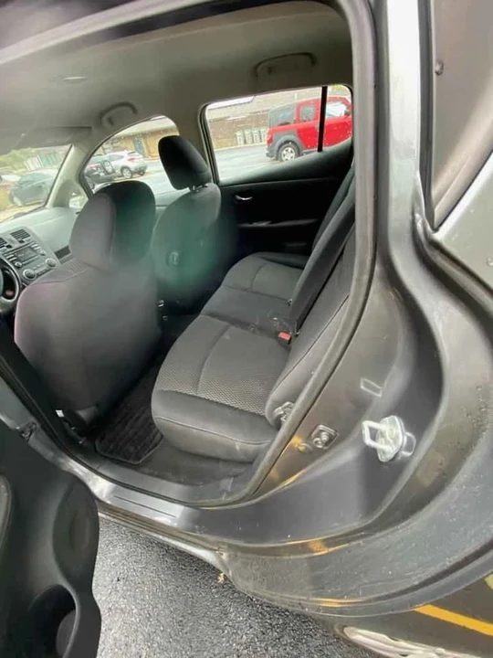 2015 Nissan Leaf - Image 18 of 19
