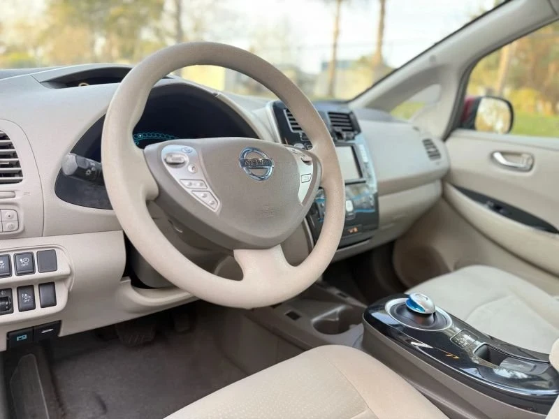 2015 Nissan Leaf - Image 12 of 20
