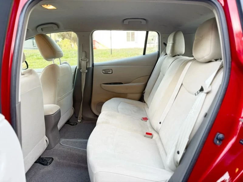 2015 Nissan Leaf - Image 16 of 20