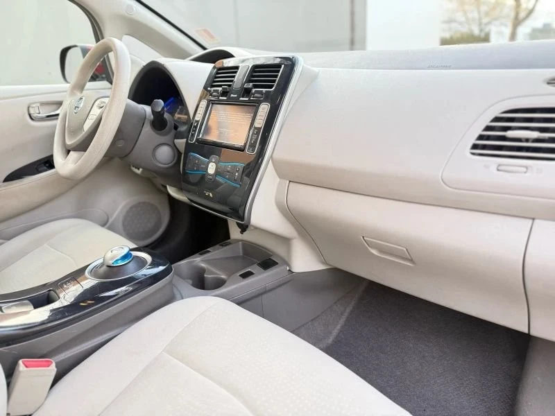 2015 Nissan Leaf - Image 19 of 20