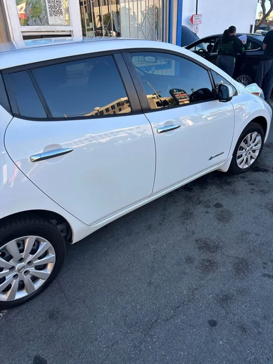 2015 Nissan Leaf - Image 2 of 14