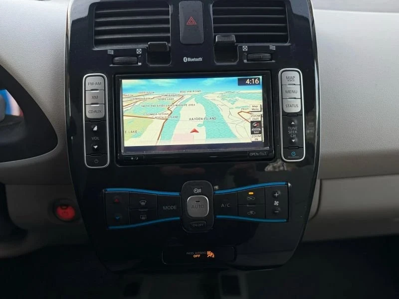2015 Nissan Leaf - Image 13 of 20