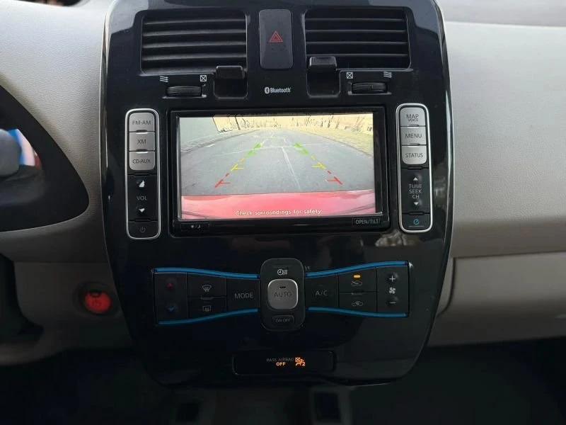 2015 Nissan Leaf - Image 14 of 20