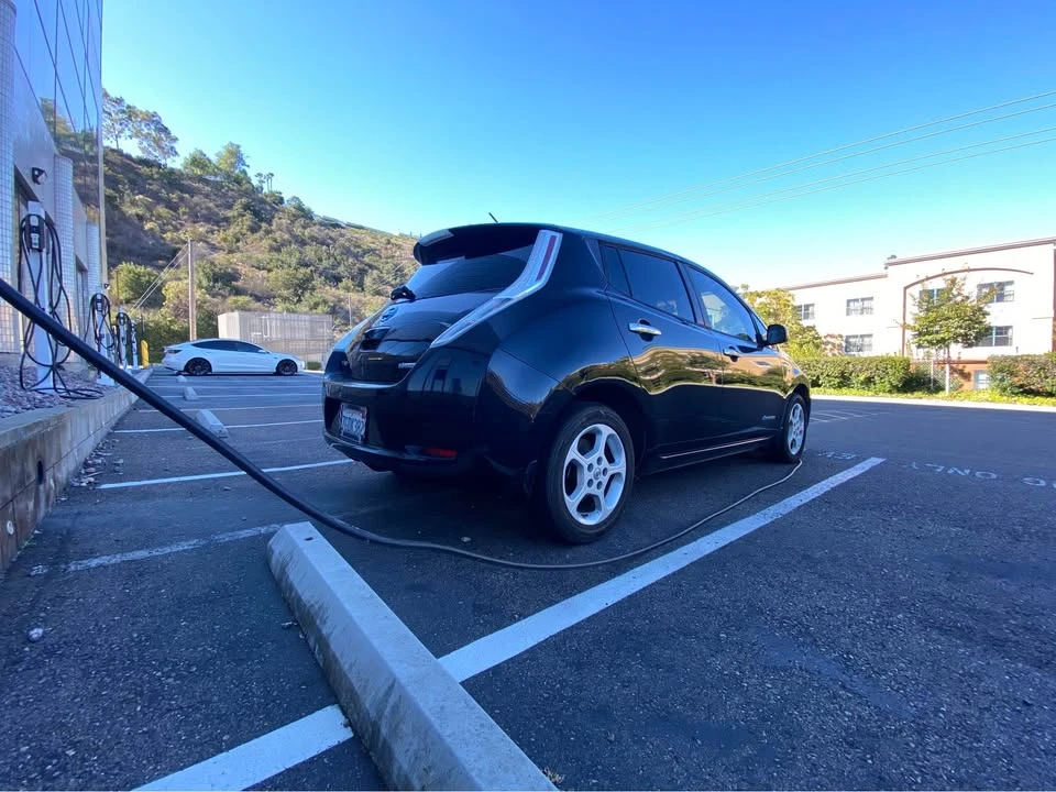 2015 Nissan Leaf - Image 3 of 11