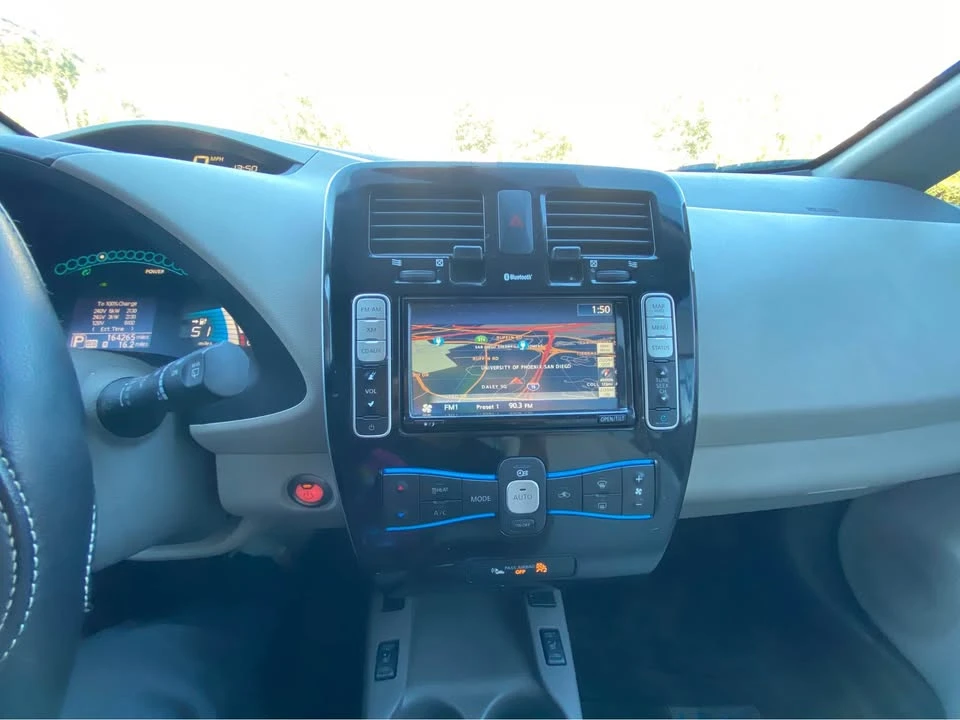 2015 Nissan Leaf - Image 10 of 11