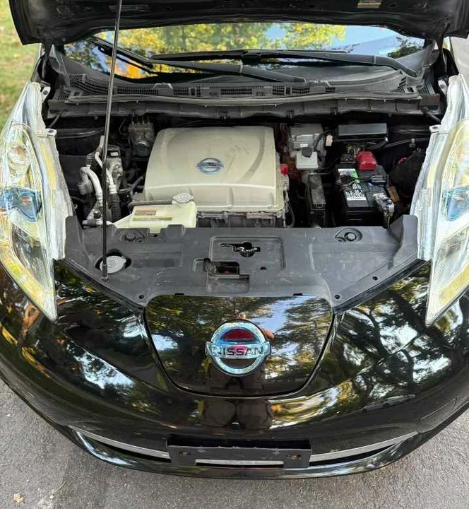 2015 Nissan Leaf - Image 11 of 12