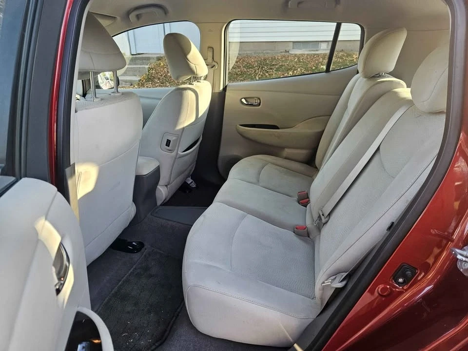 2015 Nissan Leaf - Image 12 of 13