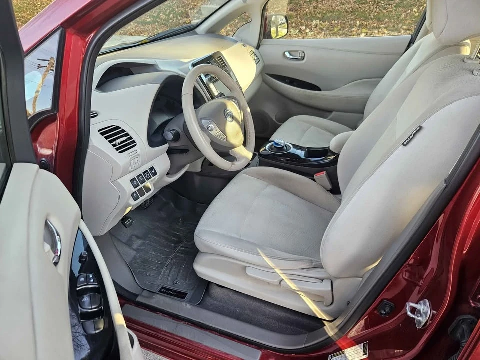 2015 Nissan Leaf - Image 11 of 13