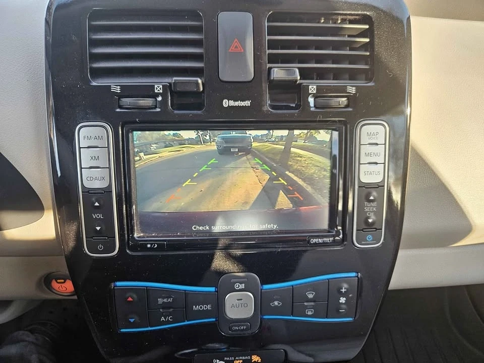 2015 Nissan Leaf - Image 9 of 13