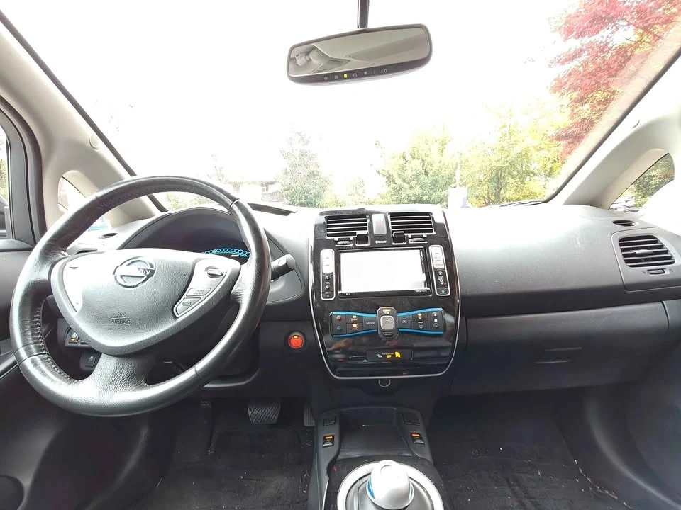2015 Nissan Leaf - Image 13 of 18