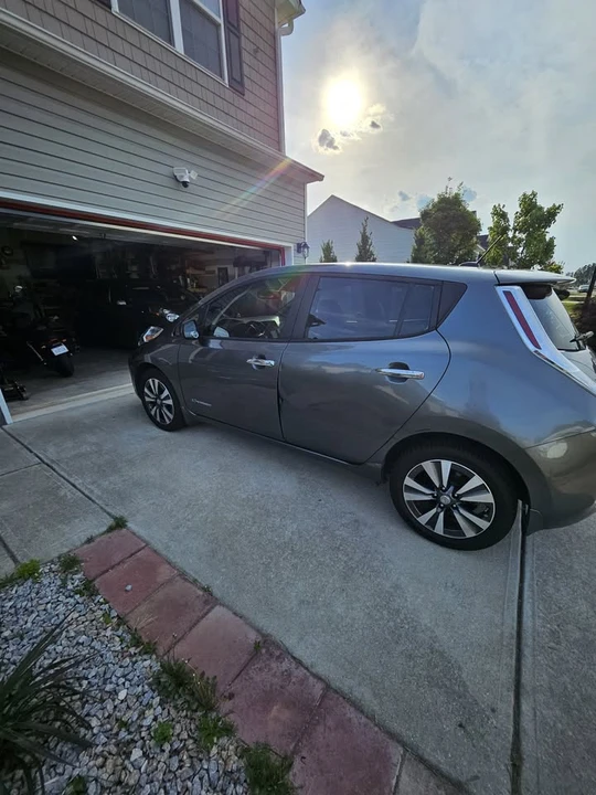 2015 Nissan Leaf - Image 3 of 10